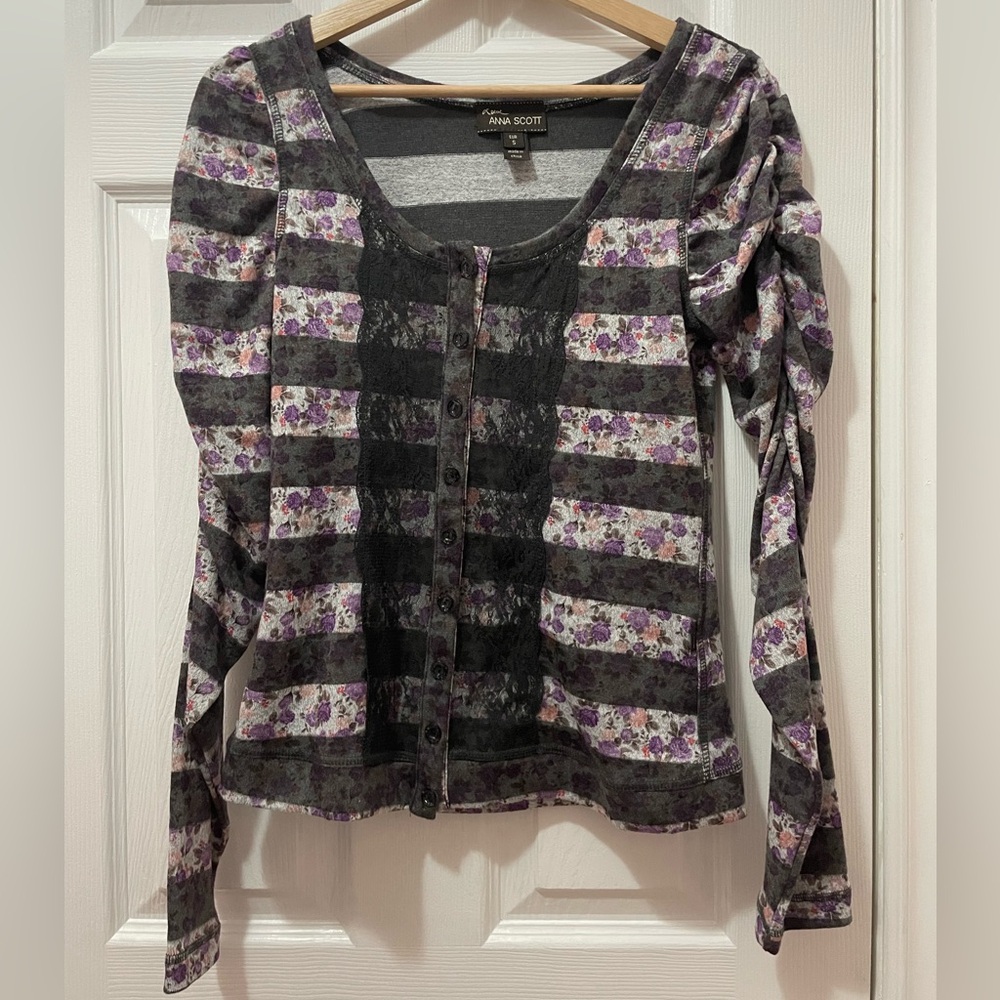 Floral cardigan with lace and rushed sleeves sz S